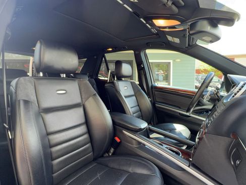 Used 2010 Mercedes-Benz ML 63 AMG 4MATIC image 24