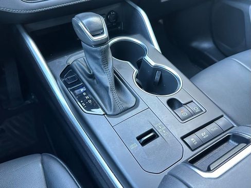 Used 2021 Toyota Highlander XLE image 47