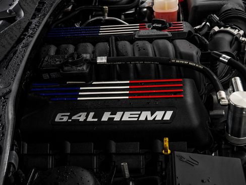 Used 2023 Chrysler 300 C image 16