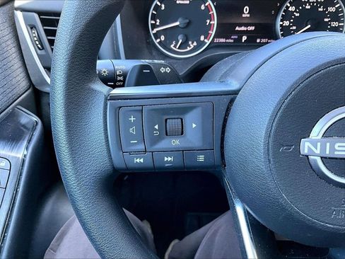 Used 2023 Nissan Rogue S AWD/4WD image 18