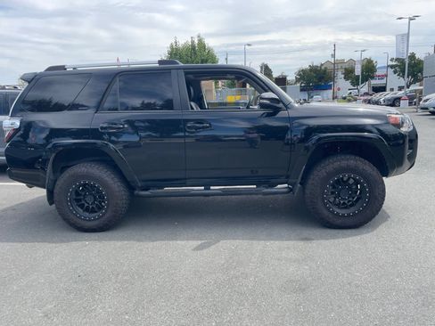 Used 2021 Toyota 4Runner SR5 Premium w/ Moonroof Package AWD/4WD image 6
