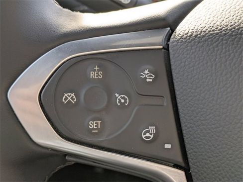 Used 2023 Chevrolet Traverse Premier image 21