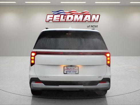 Used 2025 Kia Carnival EX FWD image 4