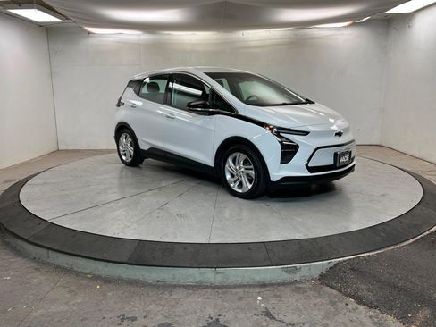 Used 2022 Chevrolet Bolt LT image 8