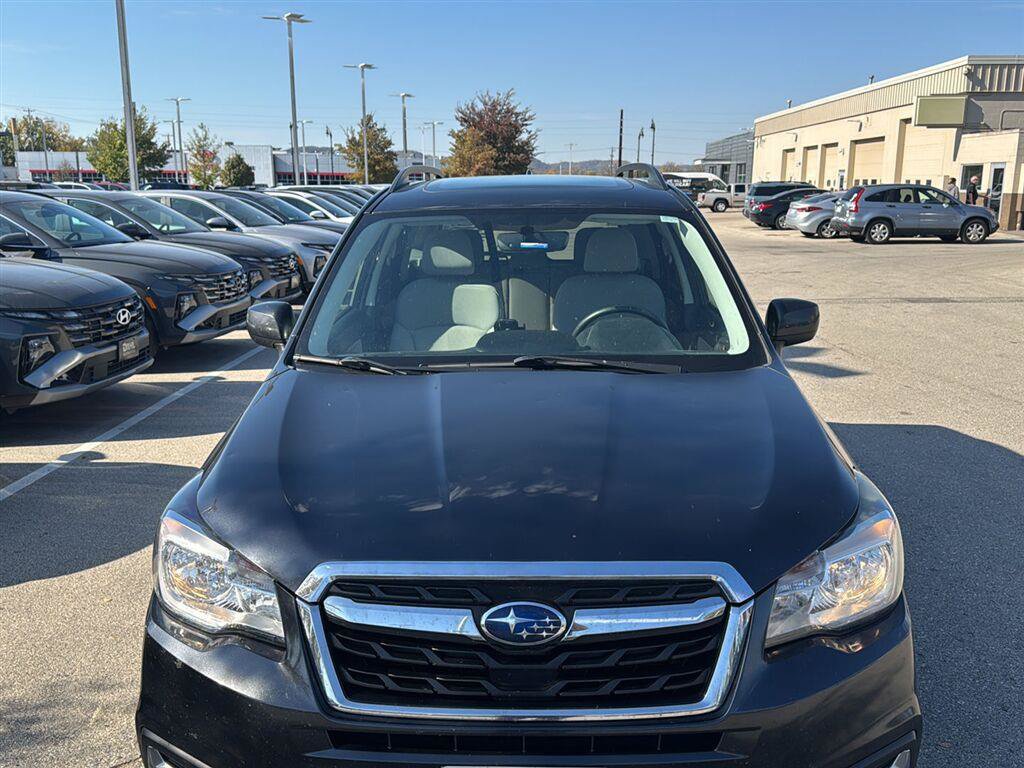 Used 2017 Subaru Forester 2.5i Premium w/ All-Weather Package AWD/4WD image 4