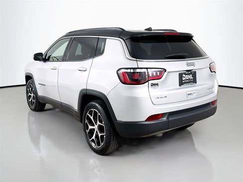 Used 2024 Jeep Compass Limited AWD/4WD image 10