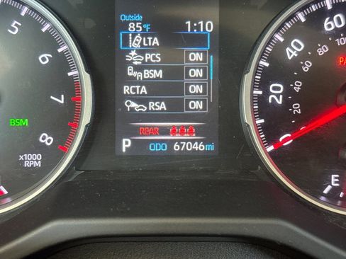 Used 2021 Toyota RAV4 XLE w/ Convenience Package FWD image 23