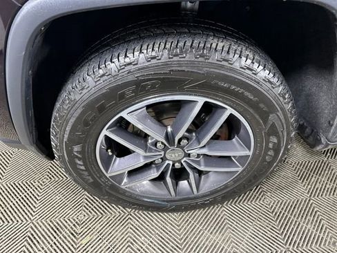 Used 2018 Jeep Grand Cherokee Limited image 10