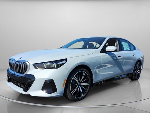New 2026 BMW 530i w/ M Sport Package RWD image 2