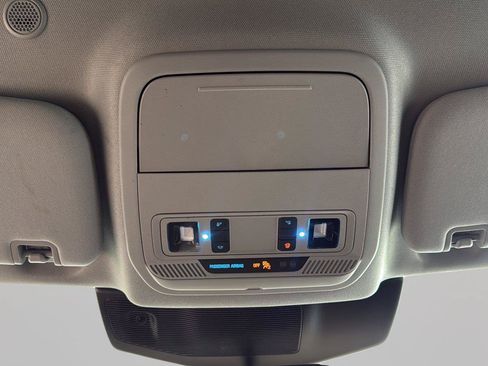 Certified 2024 Ford Explorer XLT RWD image 28