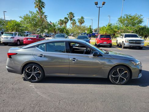 Used 2024 Nissan Altima 2.5 SR FWD image 5