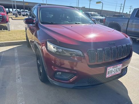 Used 2020 Jeep Cherokee Latitude Plus image 2