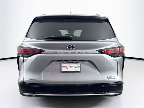 Used 2023 Toyota Sienna Limited FWD image 12