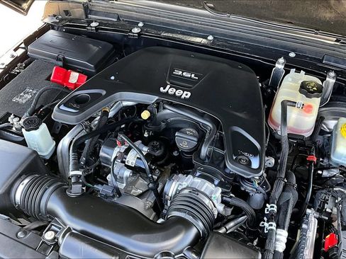 Used 2021 Jeep Wrangler Unlimited Rubicon AWD/4WD image 34