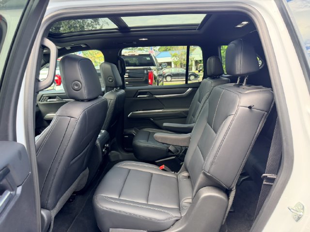 Used 2026 GMC Acadia Elevation w/ Elevation Premium Package FWD image 16