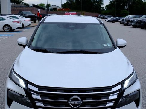 Used 2025 Nissan Rogue SV AWD/4WD image 9