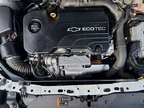 Used 2018 Chevrolet Cruze LS image 27