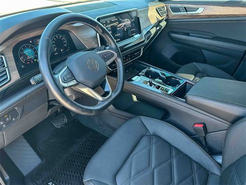Used 2024 Volkswagen Atlas SE image 12