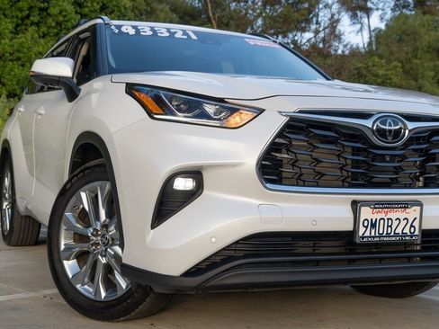 Used 2024 Toyota Highlander Limited image 7