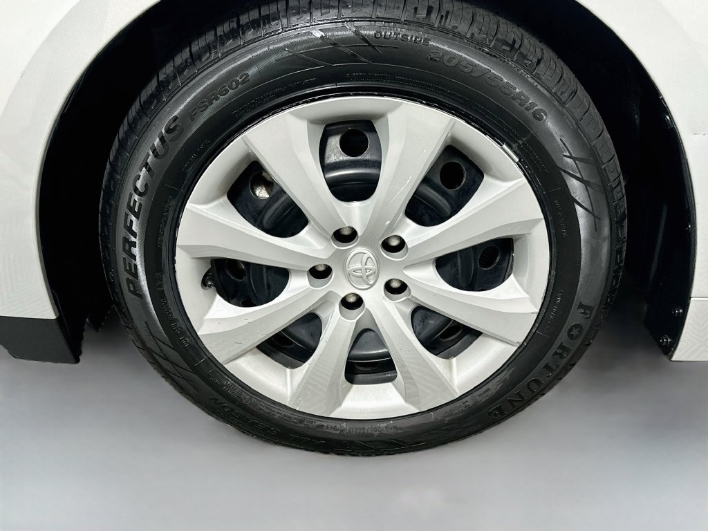 Certified 2025 Toyota Corolla LE FWD image 29