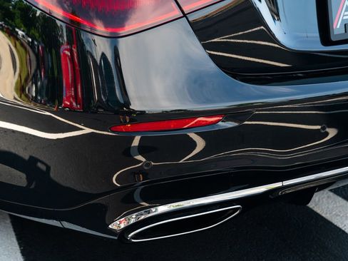 Used 2022 Mercedes-Benz S 500 4MATIC w/ AMG Line Package image 18