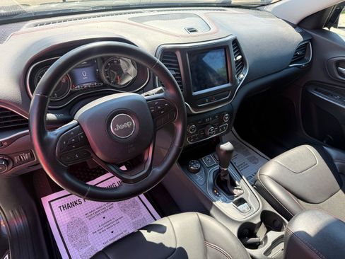 Used 2019 Jeep Cherokee Trailhawk w/ Comfort/Convenience Group AWD/4WD image 11
