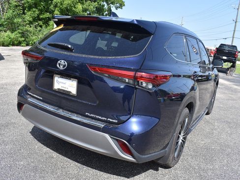 Used 2021 Toyota Highlander Platinum AWD/4WD image 3