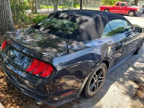 Used 2022 Ford Mustang Premium RWD image 3