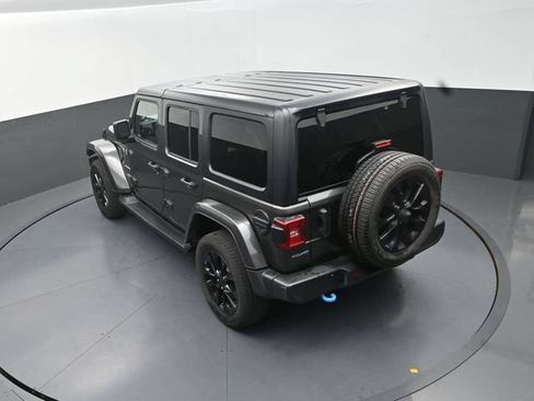 Used 2023 Jeep Wrangler Unlimited Sahara w/ Cold Weather Group AWD/4WD image 16