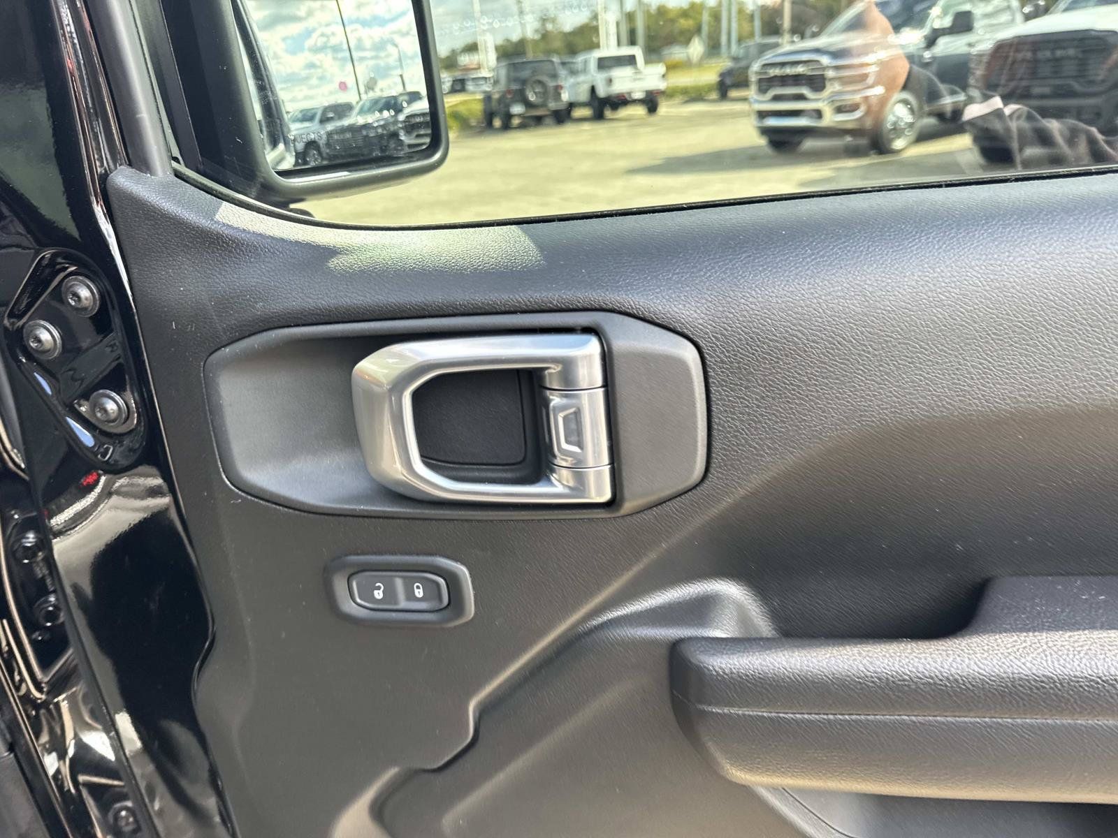 Used 2024 Jeep Gladiator Mojave w/ Convenience Group AWD/4WD image 14