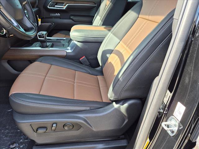 Used 2023 Chevrolet Silverado 1500 High Country w/ Technology Package AWD/4WD image 16