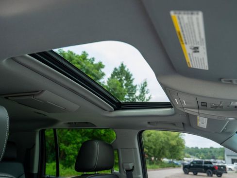 Used 2019 GMC Yukon XL SLT AWD/4WD image 28