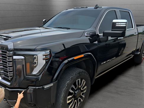 Used 2024 GMC Sierra 3500 Denali Ultimate image 2