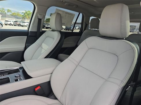 New 2026 Lincoln Aviator AWD image 15