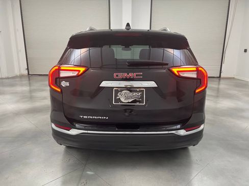 Used 2024 GMC Terrain SLT image 6