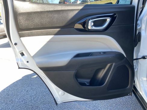 Certified 2025 Jeep Compass Limited image 18