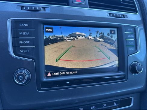 Used 2017 Volkswagen Golf SE image 6