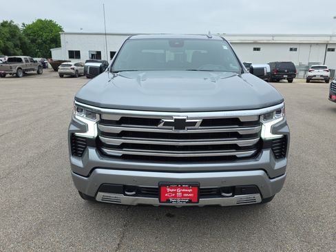 Used 2025 Chevrolet Silverado 1500 High Country AWD/4WD image 3