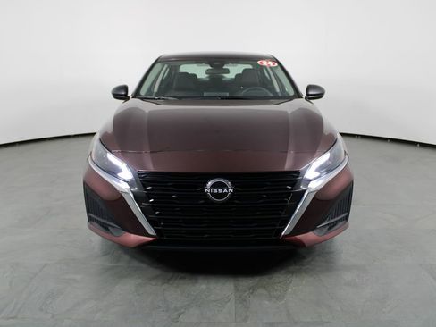 Used 2024 Nissan Altima 2.5 SV FWD image 10
