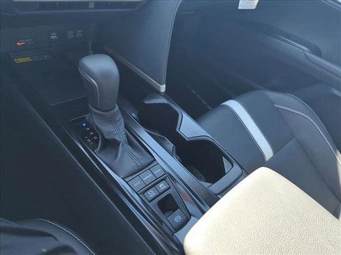 Used 2025 Toyota Camry SE w/ Convenience Package image 12