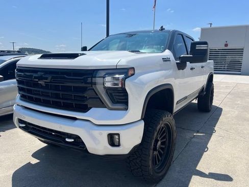 Used 2025 Chevrolet Silverado 2500 High Country AWD/4WD image 8