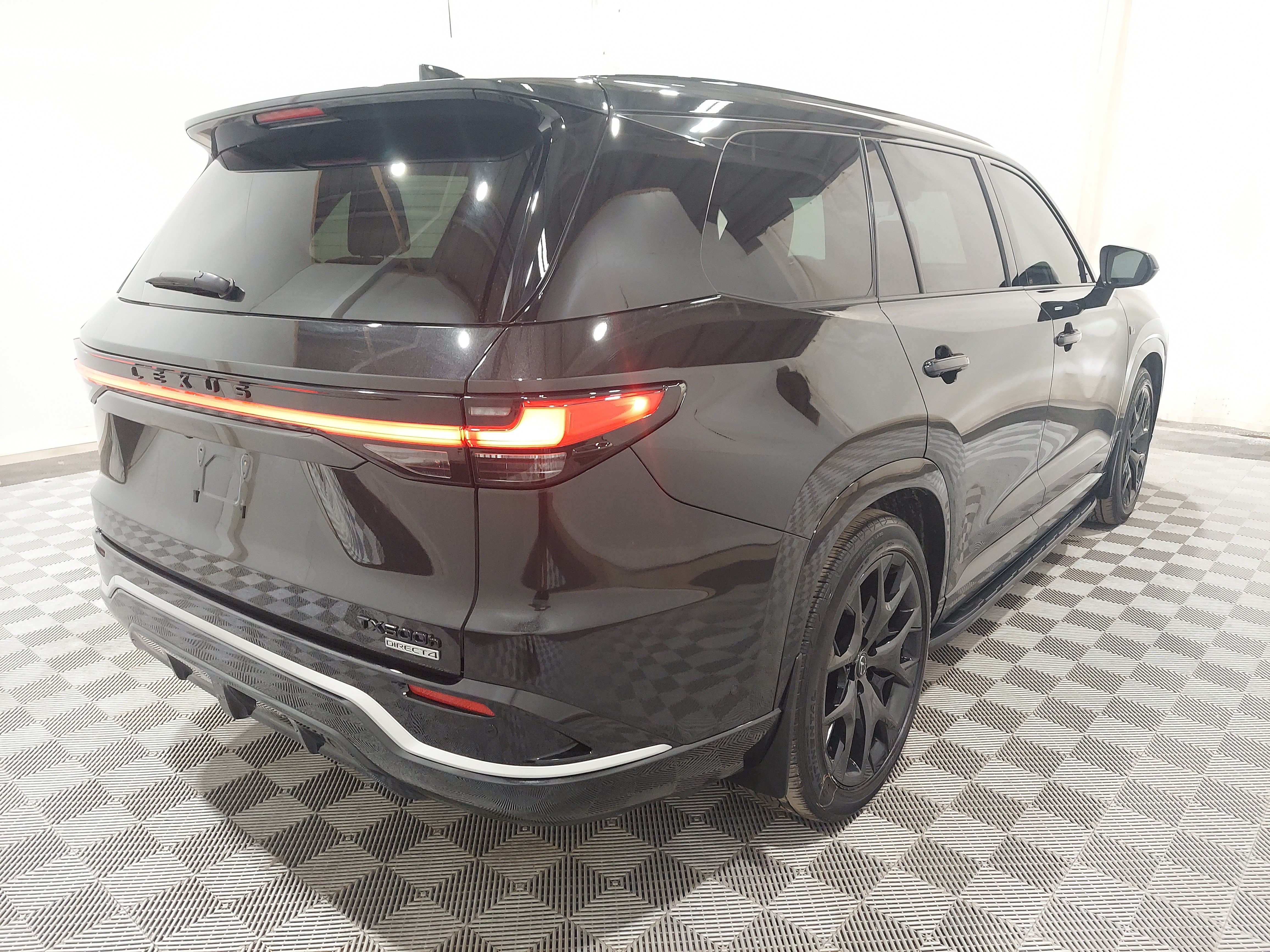 Used 2024 Lexus TX 500h AWD image 3