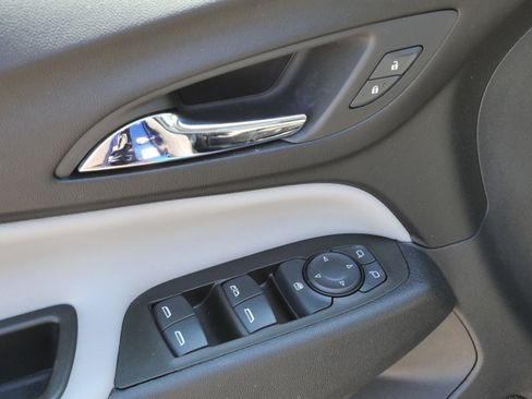 Used 2023 Chevrolet Equinox LS w/ LS Convenience Package AWD/4WD image 19