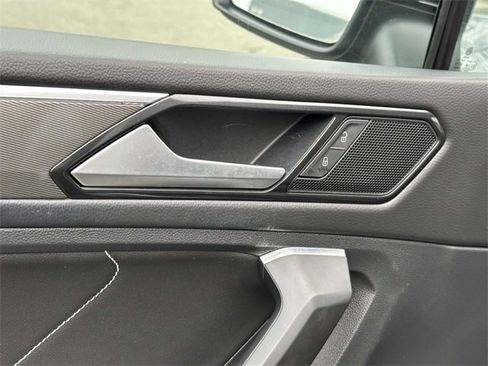 Certified 2022 Volkswagen Tiguan SE R-Line image 14