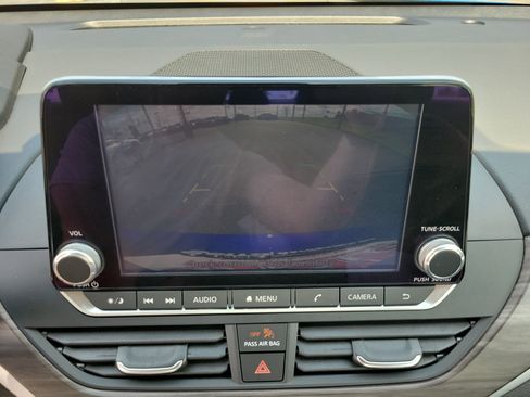 Used 2025 Nissan Altima 2.5 SV image 14