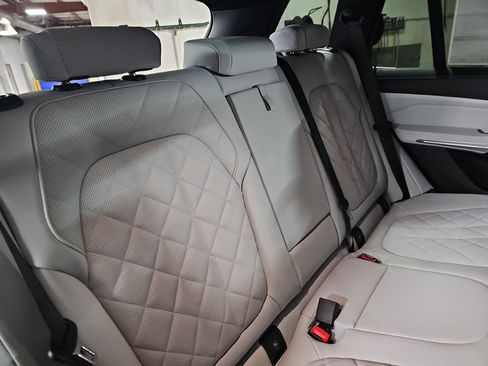 New 2026 BMW X5 xDrive50e w/ Climate Comfort Package AWD/4WD image 12