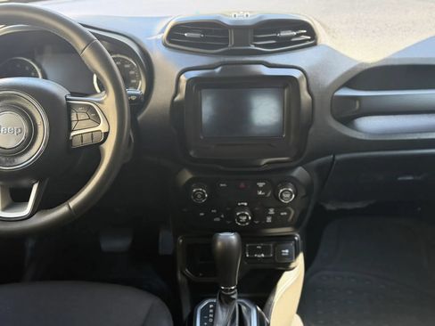 Used 2021 Jeep Renegade Latitude FWD image 10