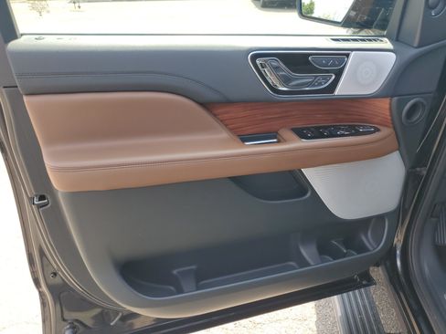 Certified 2024 Lincoln Navigator Reserve AWD/4WD image 10