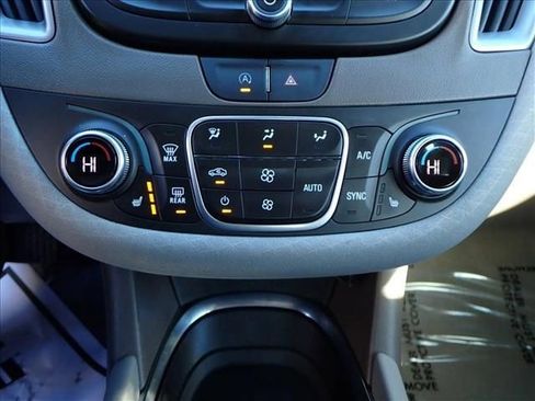 Used 2025 Chevrolet Malibu LT image 17