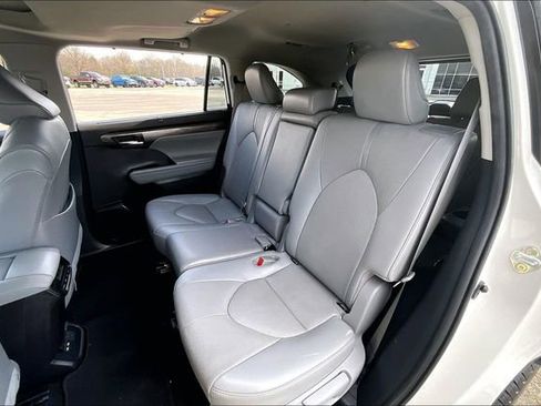 Used 2021 Toyota Highlander Limited image 22